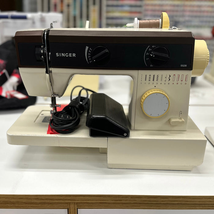 USED Singer 5528 Sewing Machine